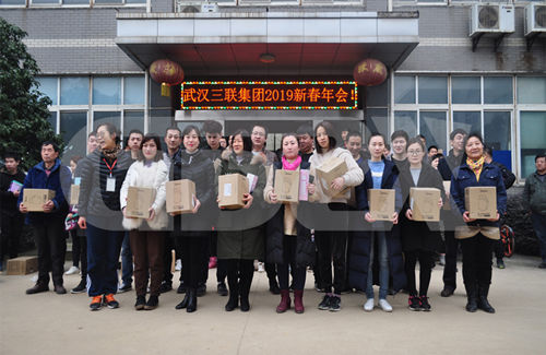 國電中星運動會領(lǐng)獎儀式.jpg 國電中星運動會領(lǐng)獎儀式.jpg